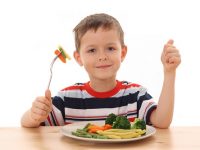 Điều cha mẹ nên làm rèn luyện cho con thói quen ăn uống tốt