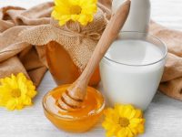 Bật mí 3 cách làm đẹp da với mật ong và sữa tươi siêu hiệu quả