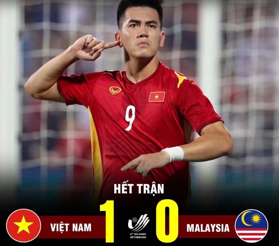 Cầu thủ Tiến Linh ghi bàn thắng trước Malaisia