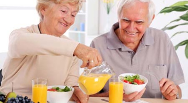 Những nguyên tắc vàng trong ăn uống cho người già