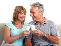 Lựa chọn sữa cho người lớn tuổi sao cho phù hợp?